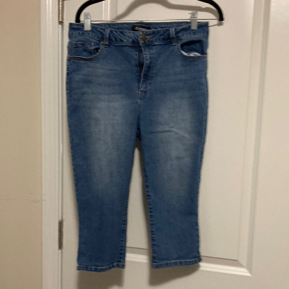 D. jeans size 12 Capri  jeans